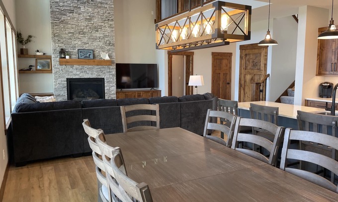 Pequot Lakes Cabina | NEW! 2023 Built Spacious Lake Home on Cross Lake