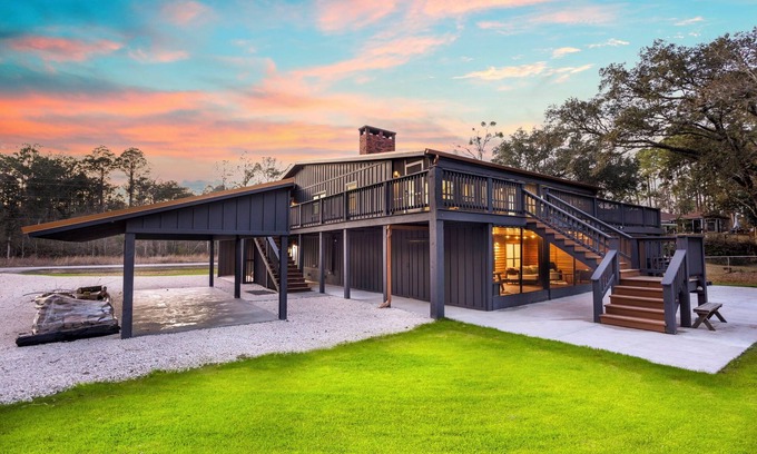 Fairhope Casa | Modern Waterfront Retreat, Dual Kitchens, 3500SF, Pet Friendly
