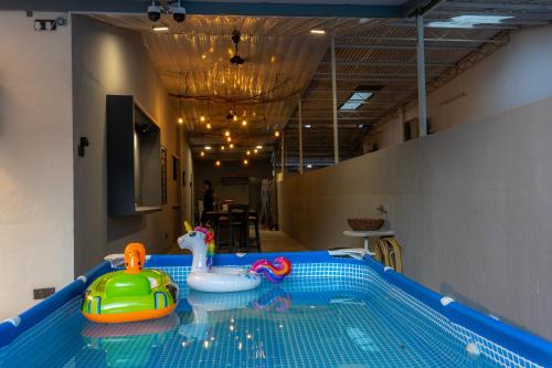 George Town Casa | -NEW- 22Pax 5R4B V KTV,KID'S POOL,POOL TABLE NEAR USM,LWE HOSPITAL,SPI ARENA