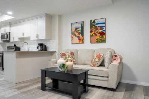 Southeast Calgary Casa | NEW! 2BR Stylish & Private Suite SE! Near Amazing Shopping & Parks! FREE Banff Pass, Netflix, Parking!