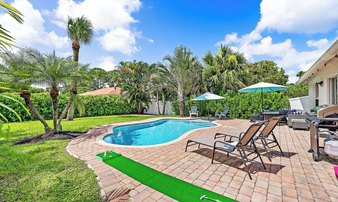 Jupiter Casa | *NEW 3/2 Pool Home, Private Yard, Great Location!