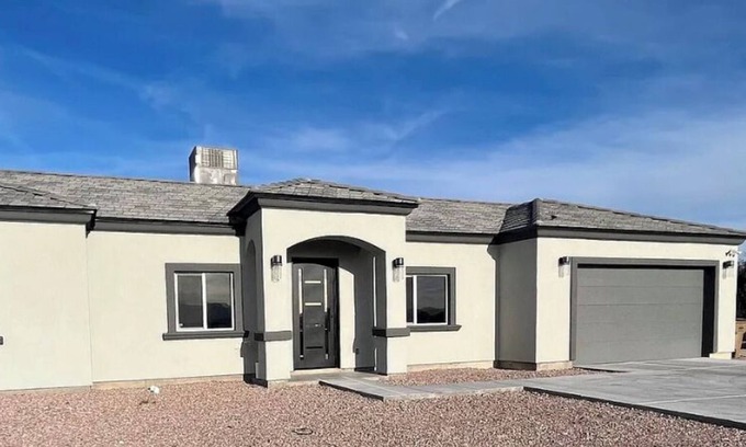 Rio Rico Casa | NEW 3/2 WITH BEAUTIFUL SUNSETS, MOUNTAIN VIEWS, AND ALL YOU NEED TO RELAX!