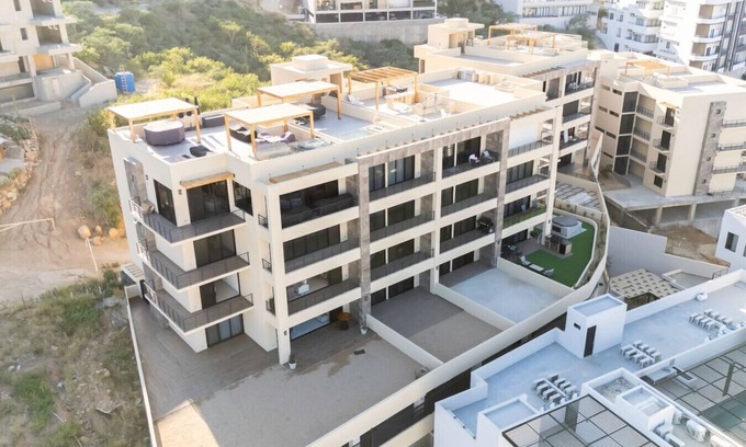 Libertad Apartamento | New 3 BD Condo with Pool & Gym