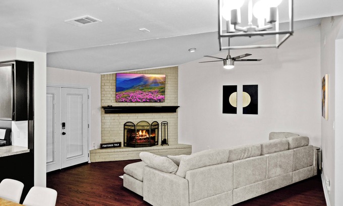 Waters Park Casa | NEW 3 BDRM Northwest Austin Home Near Q2/Domain/DT