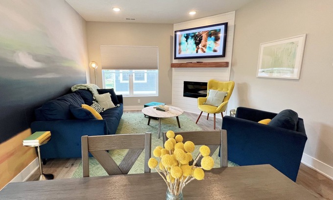 Dahlman Casa | New 3 bed 4 bath home - rooftop deck, 2 car garage & porch near downtown!