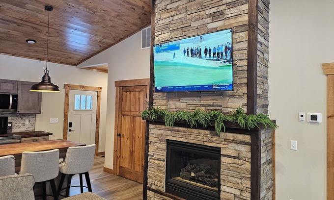 Emily Cabina | NEW 3-bedroom cabin in beautiful Emily, MN. Located right on the trails!