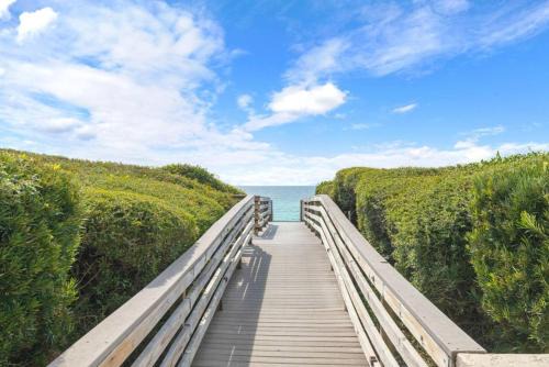 Seagrove Beach Apartamento | NEW 30A Beachfront Condo with Pool and 4 Beds with Gulf Views