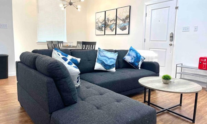 McAllen Apartamento | NEW! 5 min from Mall, Airport, and Dinning!