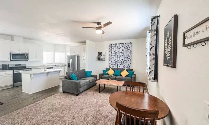 Sunridge Estates Casa | New! 5 Min to Casinos/River/Lake Mohave - Sleeps 8