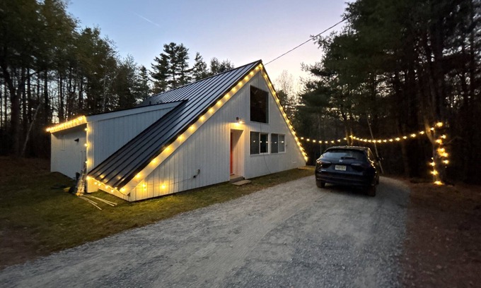 Jamaica Chalet De Esquí | New! 7 min to Stratton access road, HotTub, Sauna EV