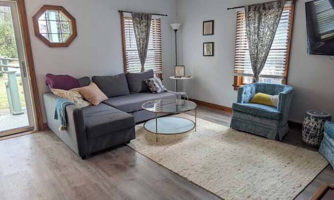 Durham Casa | NEW! Adorable 2BR/1BA | Sunporch | Smart Kitchen