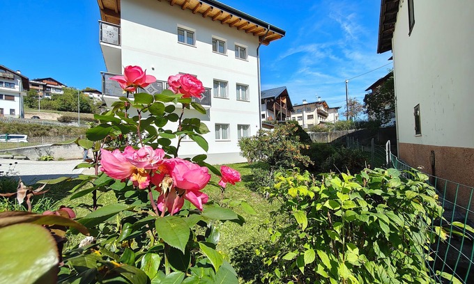 Calalzo di Cadore Apartamento | New and cozy apartment, with private parking space and garden.