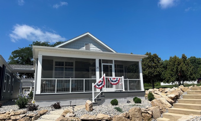 Marblehead Casa | New Bay Point Cottage at Waterview