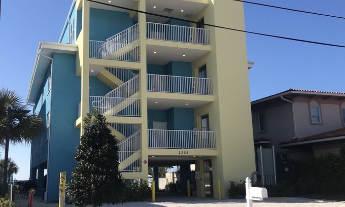 Indian Rocks Beach Casa | CASA EN LA PLAYA con 3 apartamentos separados para 16 personas