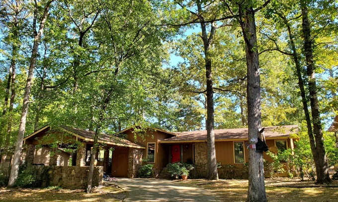 Hot Springs Village Casa | NEW! Beautiful 10-Guest Golf Retreat on the 16th hole of the Desoto Golf Course