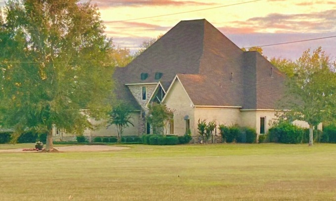 Mount Meigs Casa | NEW! Beautiful Country Chateau on 6+ Private Acres