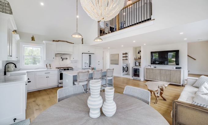 Campground Landing Casa | New Beautifully Designed Home with Private Beach Access