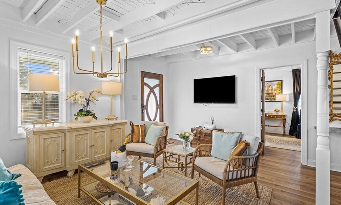 Morehead City Casa | NEW! Boho Cottage family/pet Friendly walking distance to Downtown Beaufort