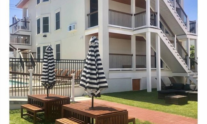 Wildwood Condominio | Brand New Boutique Hotel / Condo 1. A 5 cuadras de la playa y el paseo marítimo # 10