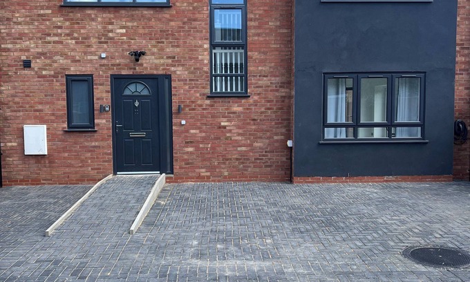 Waltham Cross Casa | New Build/Free Parking/EV charging/3 Bed 3 shower