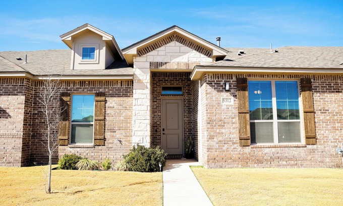Midland Casa | NEW! Charming retreat nestled in a peaceful neighborhood & conveniently located!