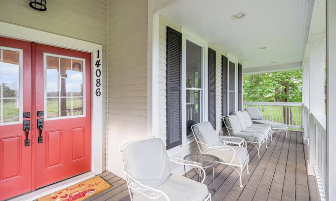 Grass Lake Otro | NEW Charming & Spacious Farmhouse Retreat in Grass Lake, MI