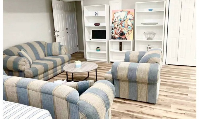 Fayetteville Casa | NEW✯Cheerful & Spacious Studio W/Private Entrance