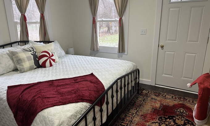 Richfield Springs Casa | *NEW*Christmas in Cooperstown-2 KINGS! EV Charger