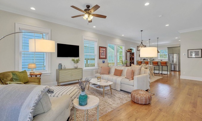 Metropolitan Casa | New Construction in Great Location W/ Parking and Patio By Lucky Savannah