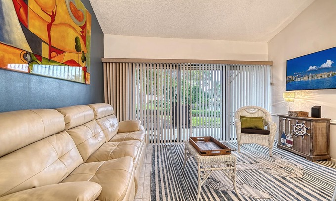 The Meadows Condominio | NEW! Cozy 1/1 condo The Meadows Peaceful Pond View