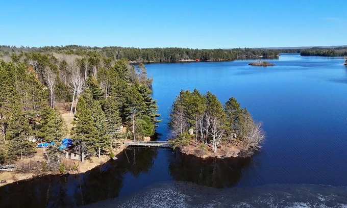 Tomahawk Cabina | New! Cozy Cabin on a Private Island