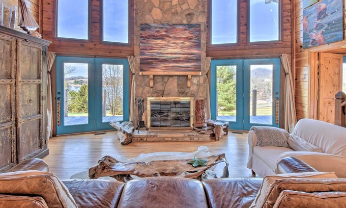 Hayesville Cabaña | NEW! Cozy Hayesville Cottage w/ Lake Views!