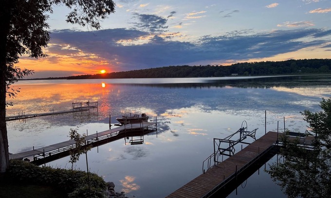 Ottertail Cabina | NEW Cozy Lakeside Retreat, Gorgeous Sunset Views and Firepit!