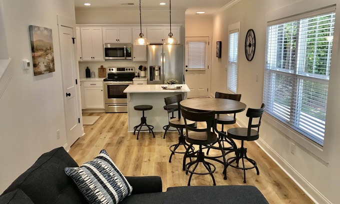 Greenville Casa | New Cozy Townhome Steps to Downtown Greenville