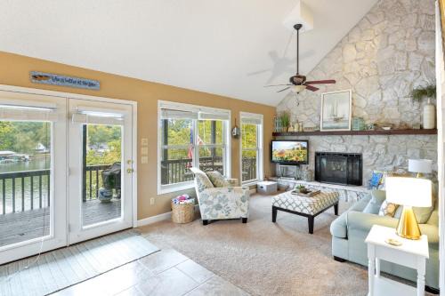 Rocky Mount Casa | New! Deep Cove with Kayaks-Paddle Board-Fire Pit