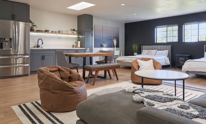 Torrance Apartamento | NEW! Dog Friendly Spacious Modern Guesthouse Renovated in Late 2022