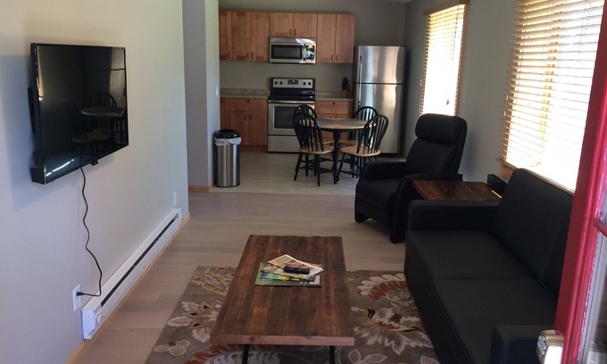 Grand Marais Apartamento | Nuevo apartamento en el centro. Camine por todas partes, descanse cómodamente