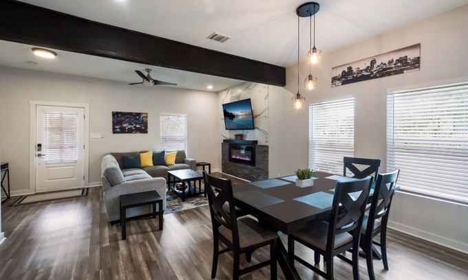 Downtown San Antonio Casa | New! Downtown family getaway!