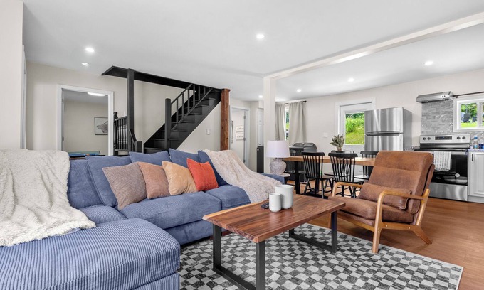 Ashland Casa | NEW! Fall Leaves, Firepit, Game Room
