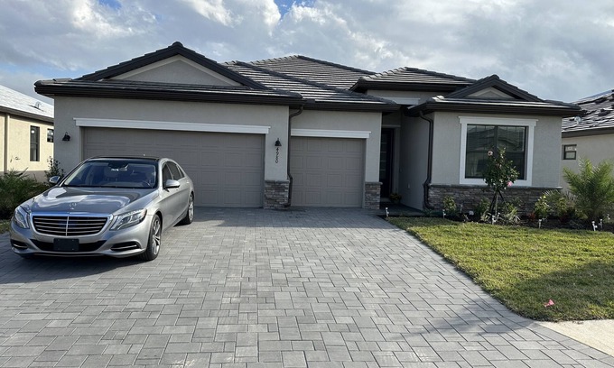 Braden River Casa | New Furnished House with Luxurious Amenity Center