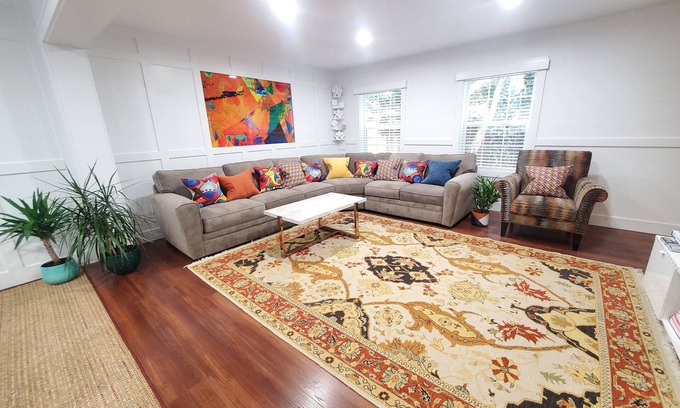 Riverside Casa | NEW! GREENWICH PICASSO HOUSE/ 5 BDRS, CLOSE TO BEACH, TRAIN, NYC