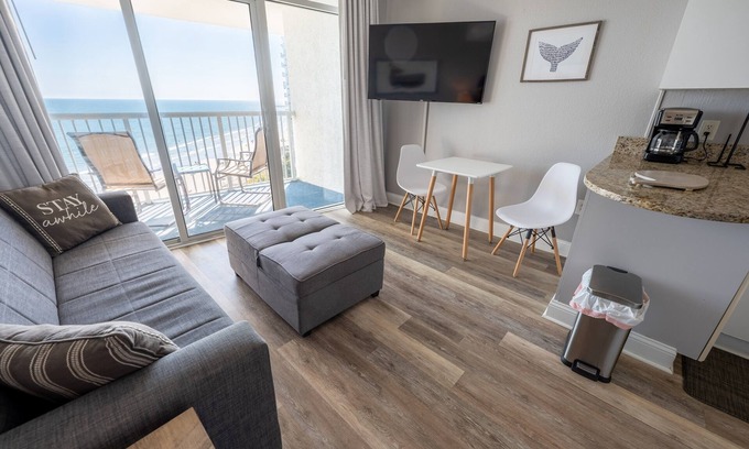 Arcadian Shores Condominio | New High Floor, Direct Ocean View, King Bed,Pools!