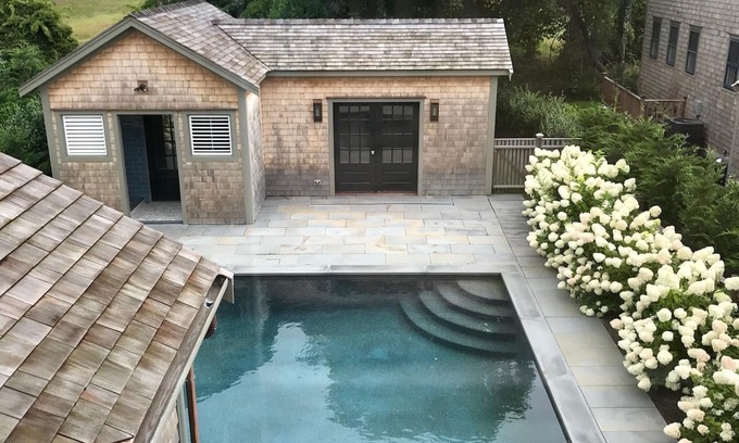 Nantucket Town Casa | CASA NUEVA, PISCINA + CABANA en la ciudad. 5 hab, 6 baños completos + 2 1/2. Duerme 14