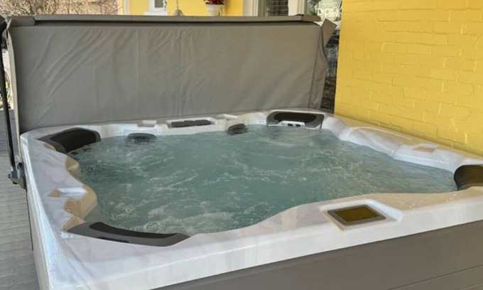 Holladay Otro | NEW HOT TUB Holladay Farmhouse - Cozy, Convenient