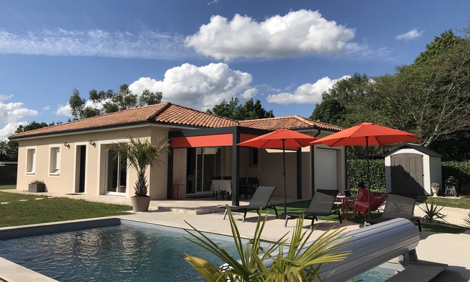 Proissans Casa | Casa nueva toda comodidad con piscina climatizada.