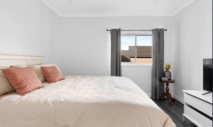 Brooklyn Casa | New house Near to City/Highpoint | Queen Room -19 mins to City