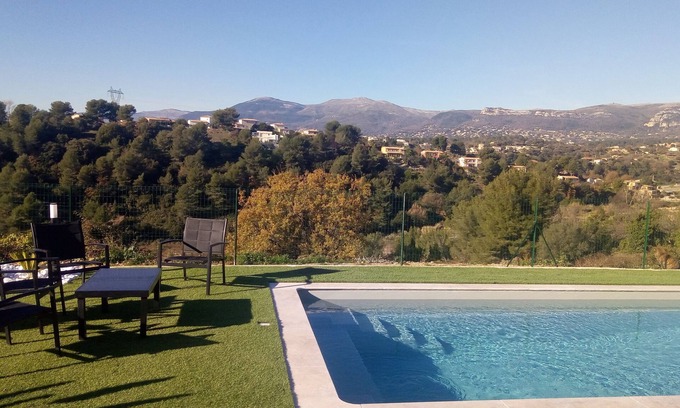 Montaleigne Villa | / NUEVO / En hermosa villa luminosa, piscina, BBQ, petanca, vista panorámica