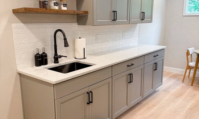 Buford Casa | New King Size Apt, Central Location, Modern Decor 1BR 1BA