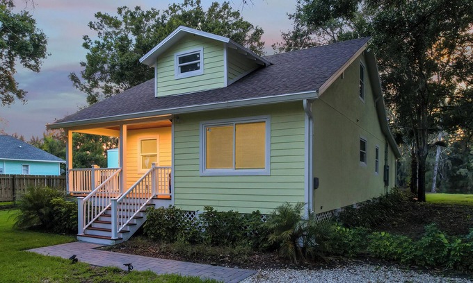 Vero Beach Casa | NEW LAKE HOUSE Just remodeled All newly furnished with comfort in mind.