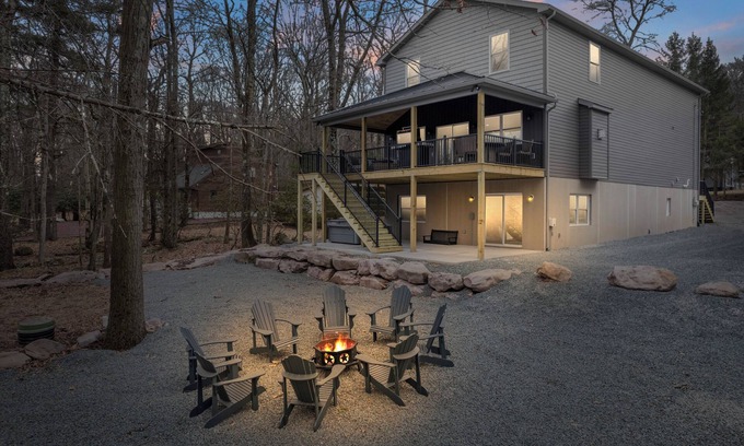 Lake Harmony Casa | New Lakeview Gateway Lake Access, Hot tub, EV Charger, Fire Pits, 10+ Parkings